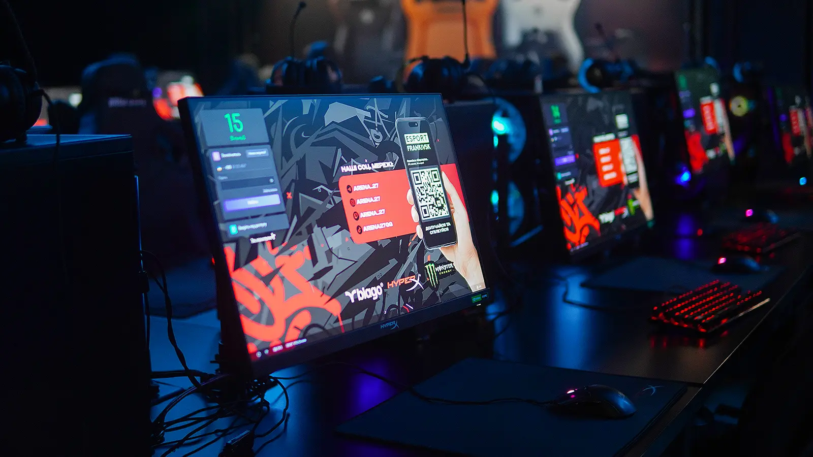 Монітор HyperX з екраном бронювання ARENA 27